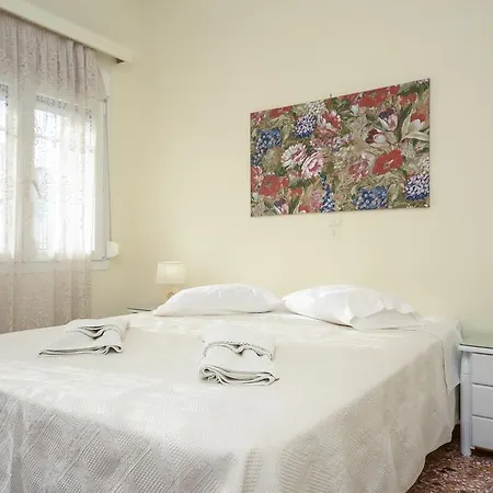 Апартаменты Despinas And Savvas House *