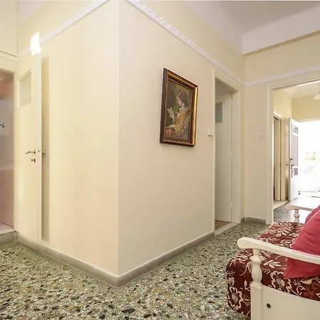 Апартаменты Despinas And Savvas House